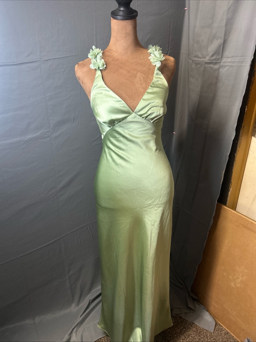 Hello Molly Size 2 Sage Green Satin Floral Strap V-Neck Maxi Dress